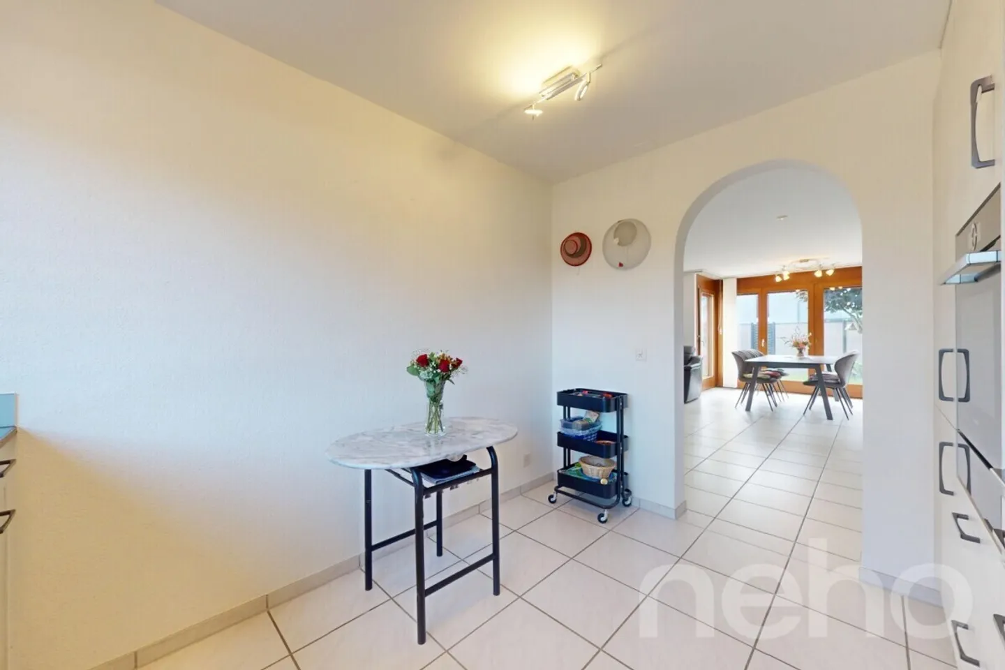 Casa unifamiliare ben tenuta con giardino, camino e garage - Foto 11 di 12