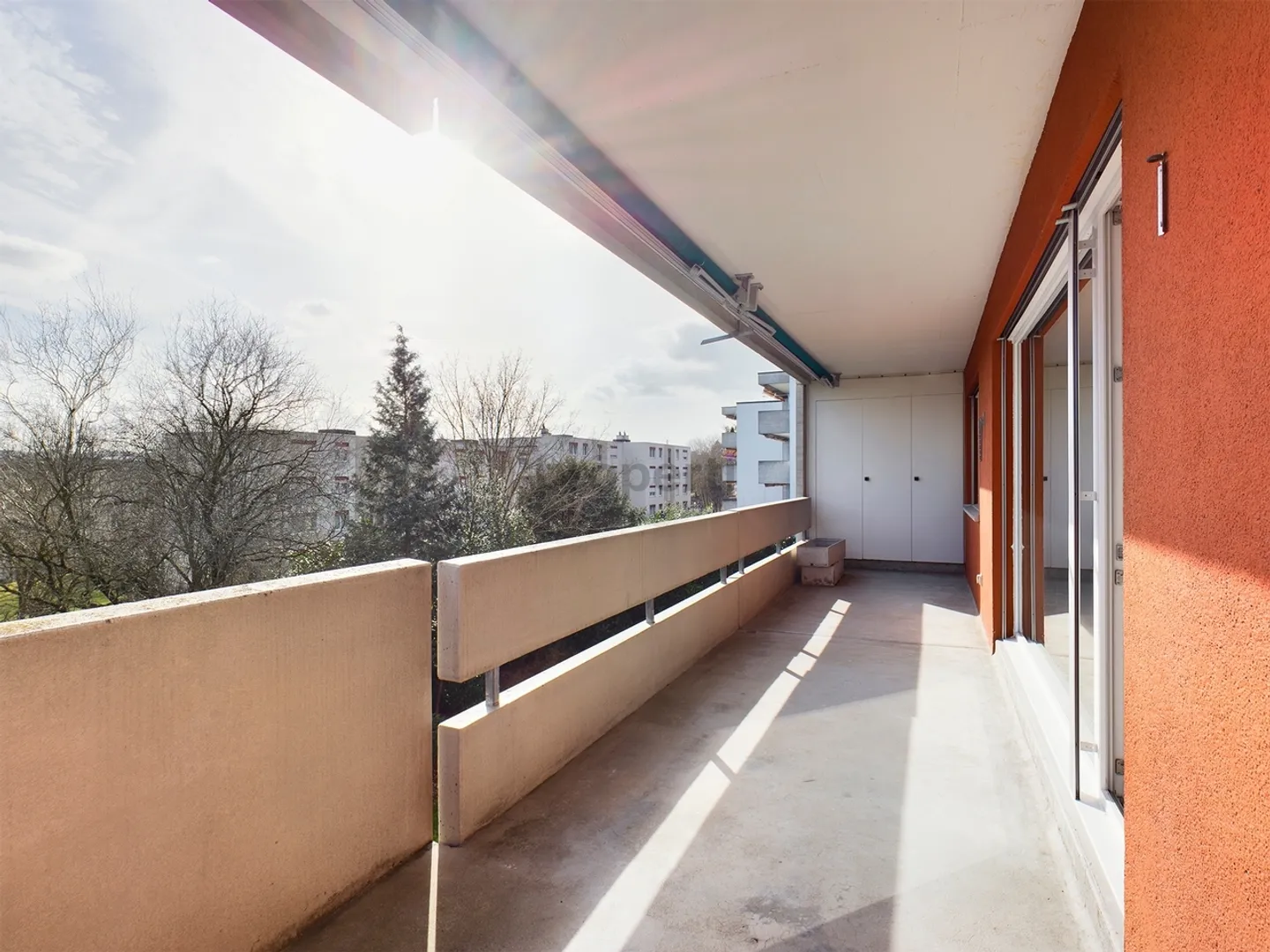Appartamento completamente ristrutturato con balcone vicino alla città - Foto 6 di 7