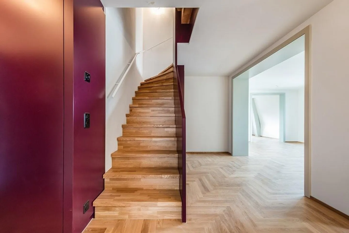 Luminoso appartamento duplex nel popolare quartiere 6 di Zurigo - Foto 2 di 12