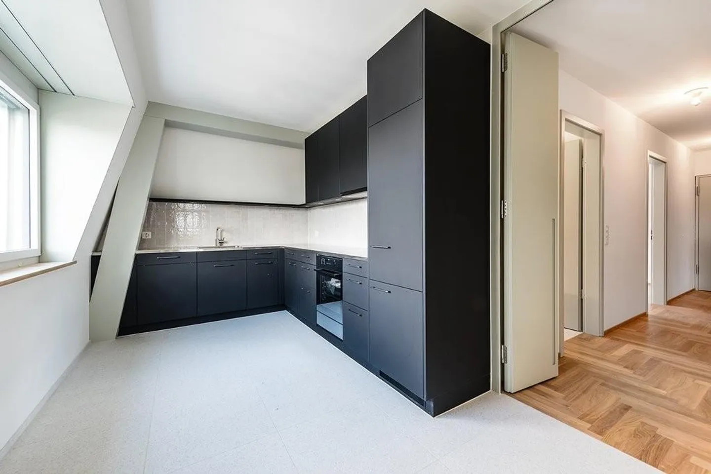 Luminoso appartamento duplex nel popolare quartiere 6 di Zurigo - Foto 3 di 12