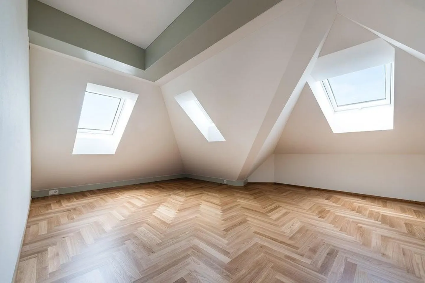 Luminoso appartamento duplex nel popolare quartiere 6 di Zurigo - Foto 7 di 12