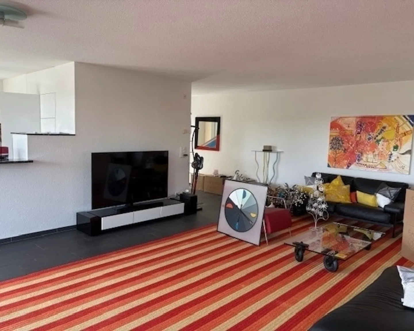 Appartement moderne de 4,5 pièces avec terrasse et vue dégagée au sud à Kerzers - Photo 2 sur 13