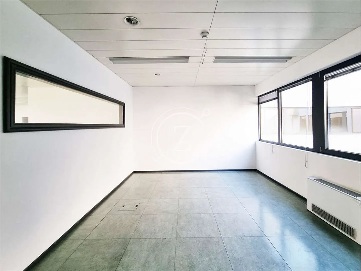 Nous louons un bureau rénové - Photo 4 sur 7