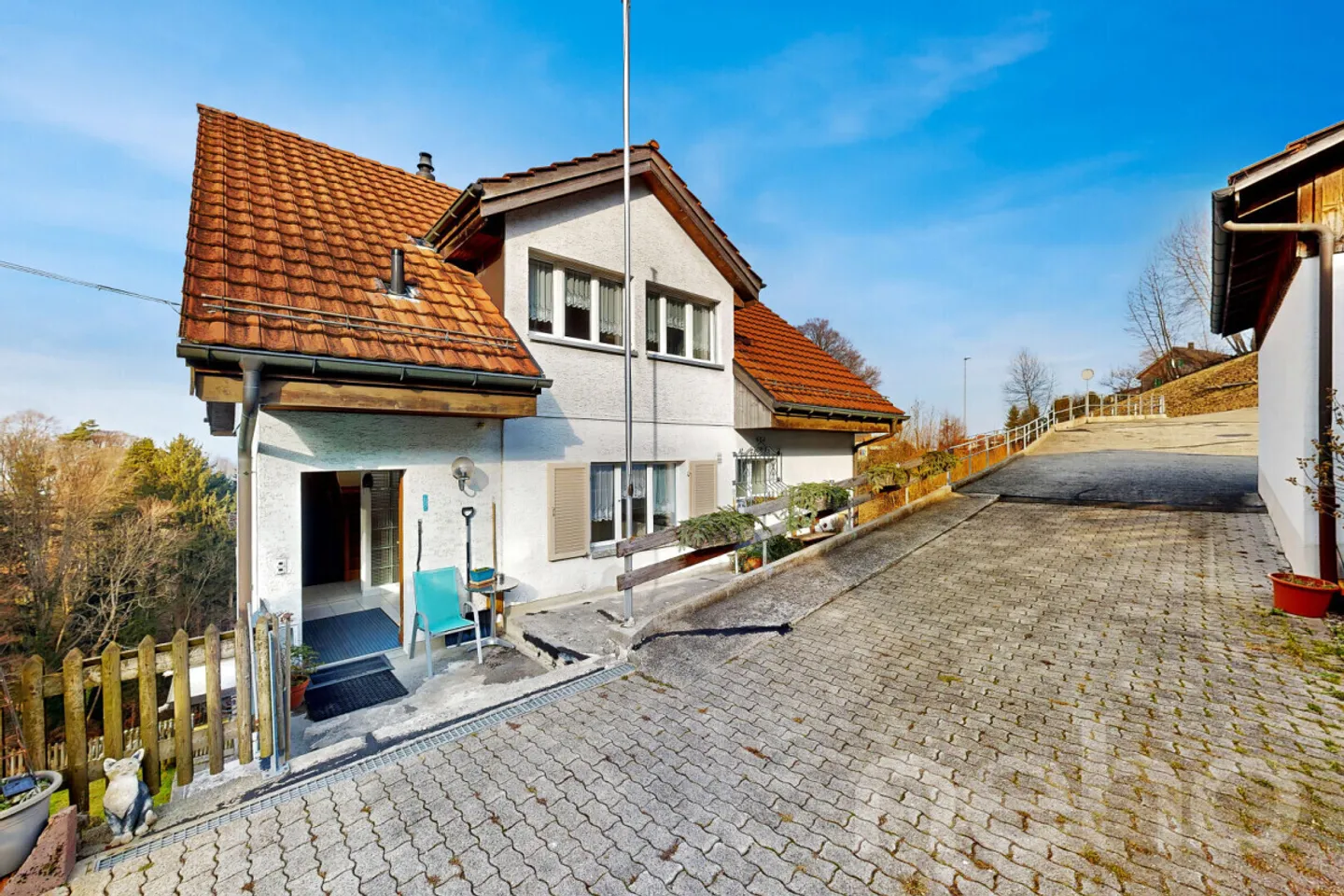 Space for Dreams House with Apartment and 9,726 m2 Plot - Photo 3 of 12