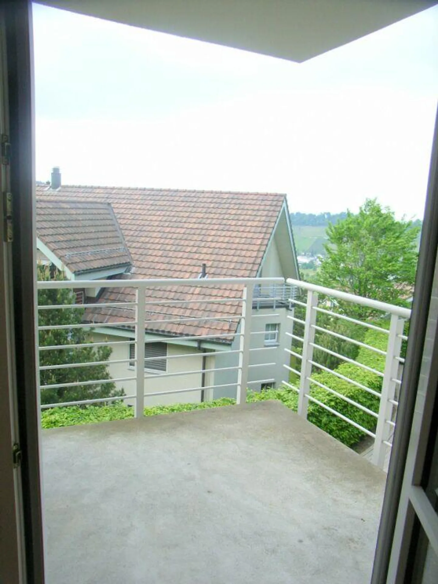 4.5-room apartment with fireplace and 2 balconies - Photo 4 of 14