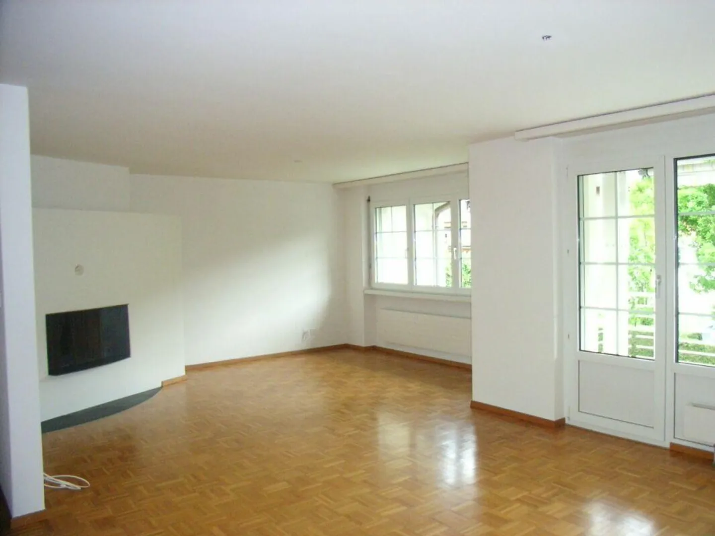 4.5-room apartment with fireplace and 2 balconies - Photo 2 of 14