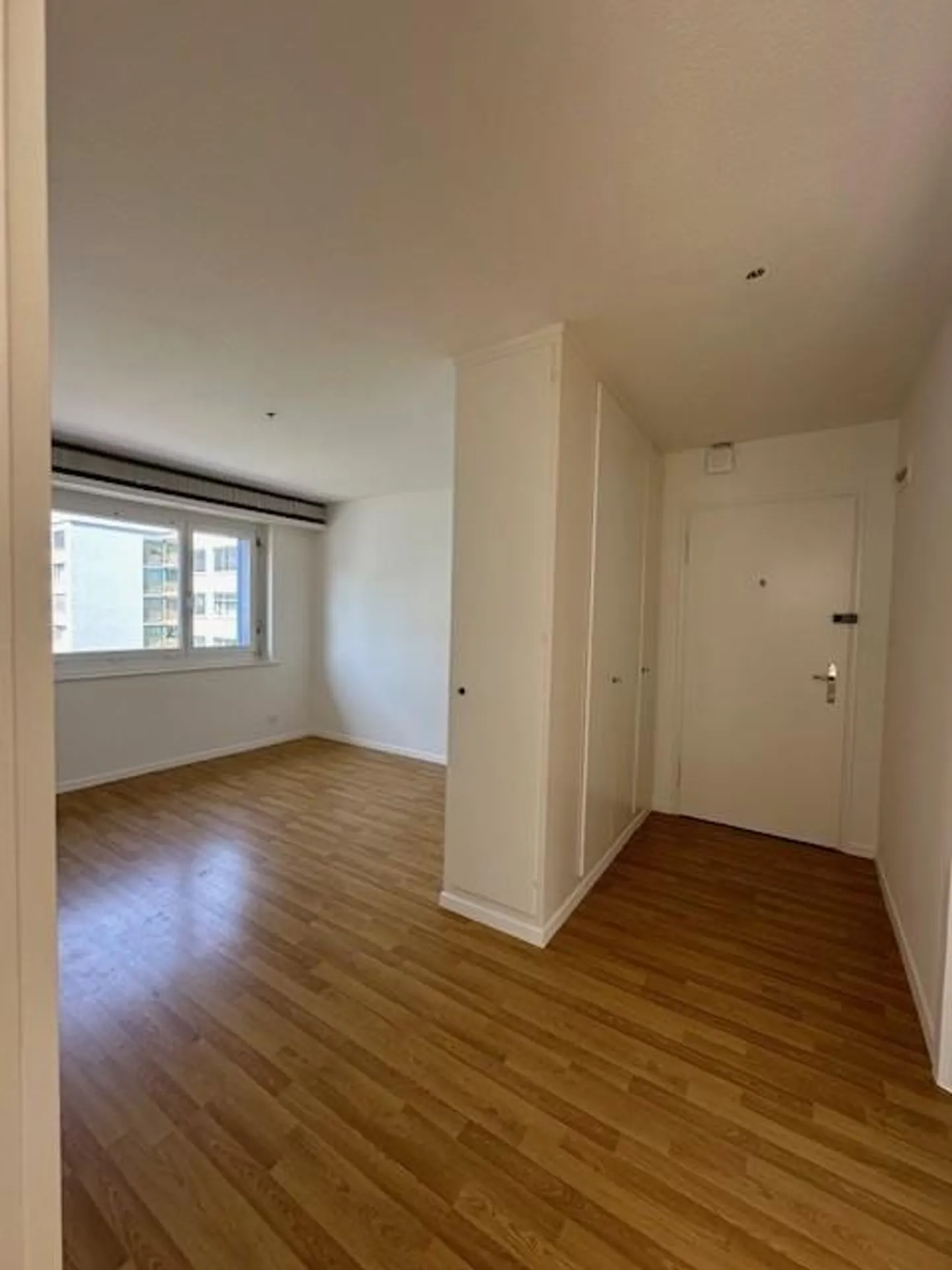 Temporary 3-room apartment on the 2nd floor, in 8048 Zurich for rent until January 31, 2027 - Photo 2 of 8