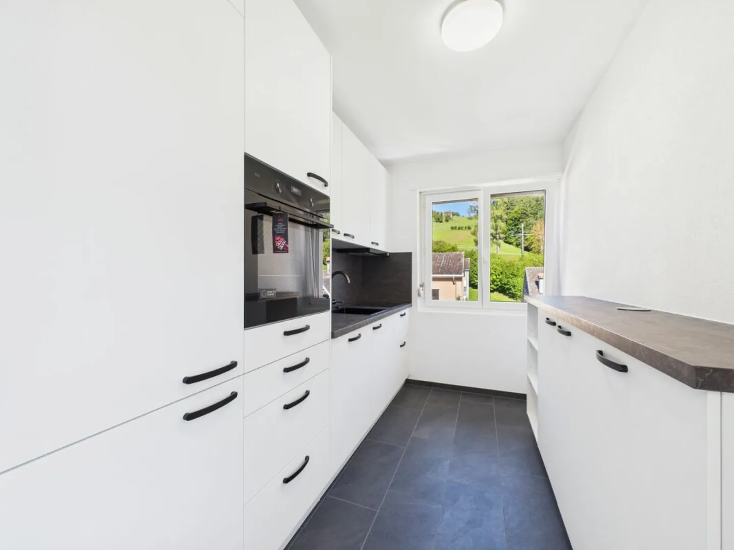 Charmante Dachwohnung mit Aussicht - Foto 4 von 7