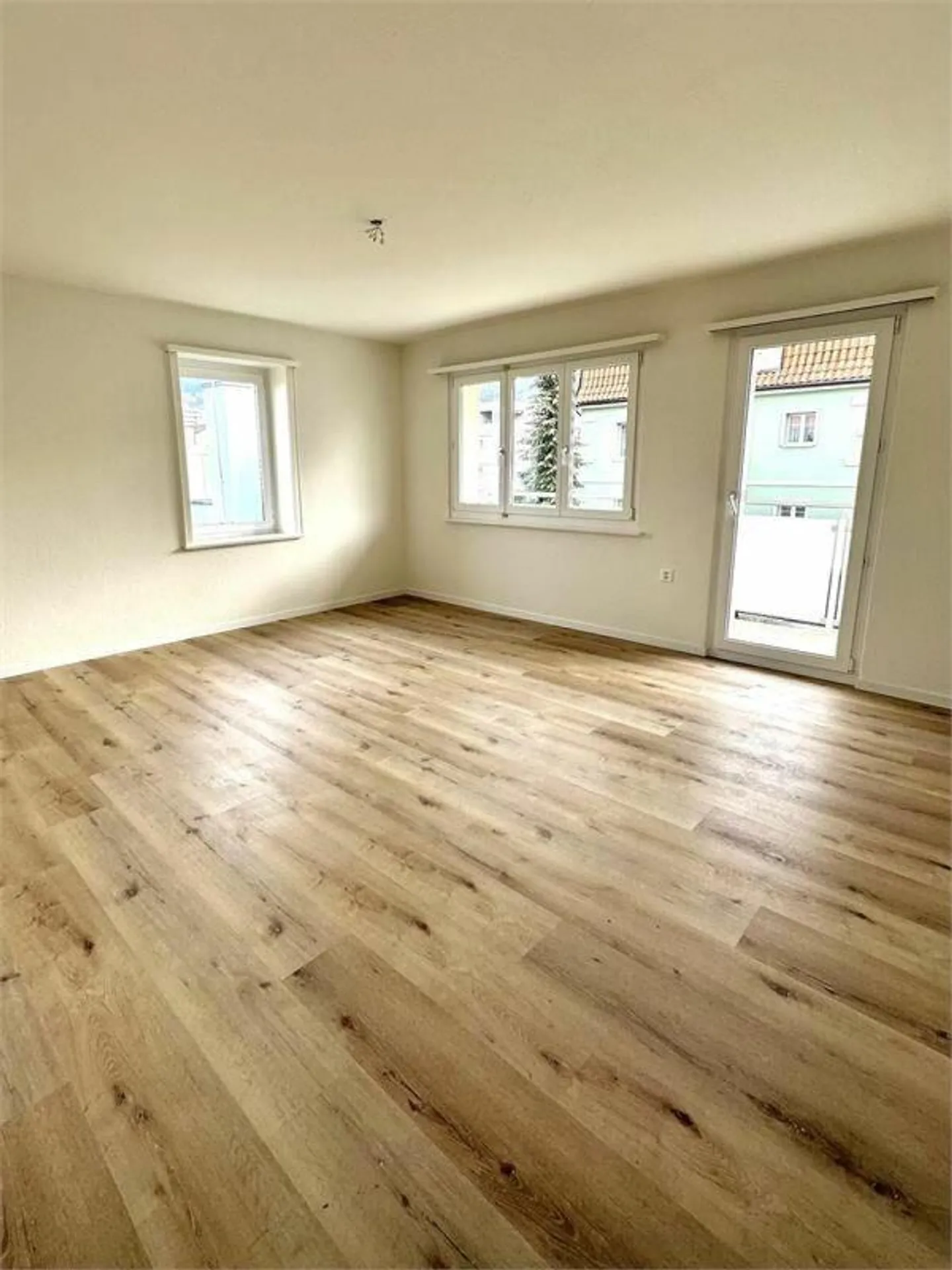 Modern 4.5 Room Apartment Close to the Center - Photo 2 of 7