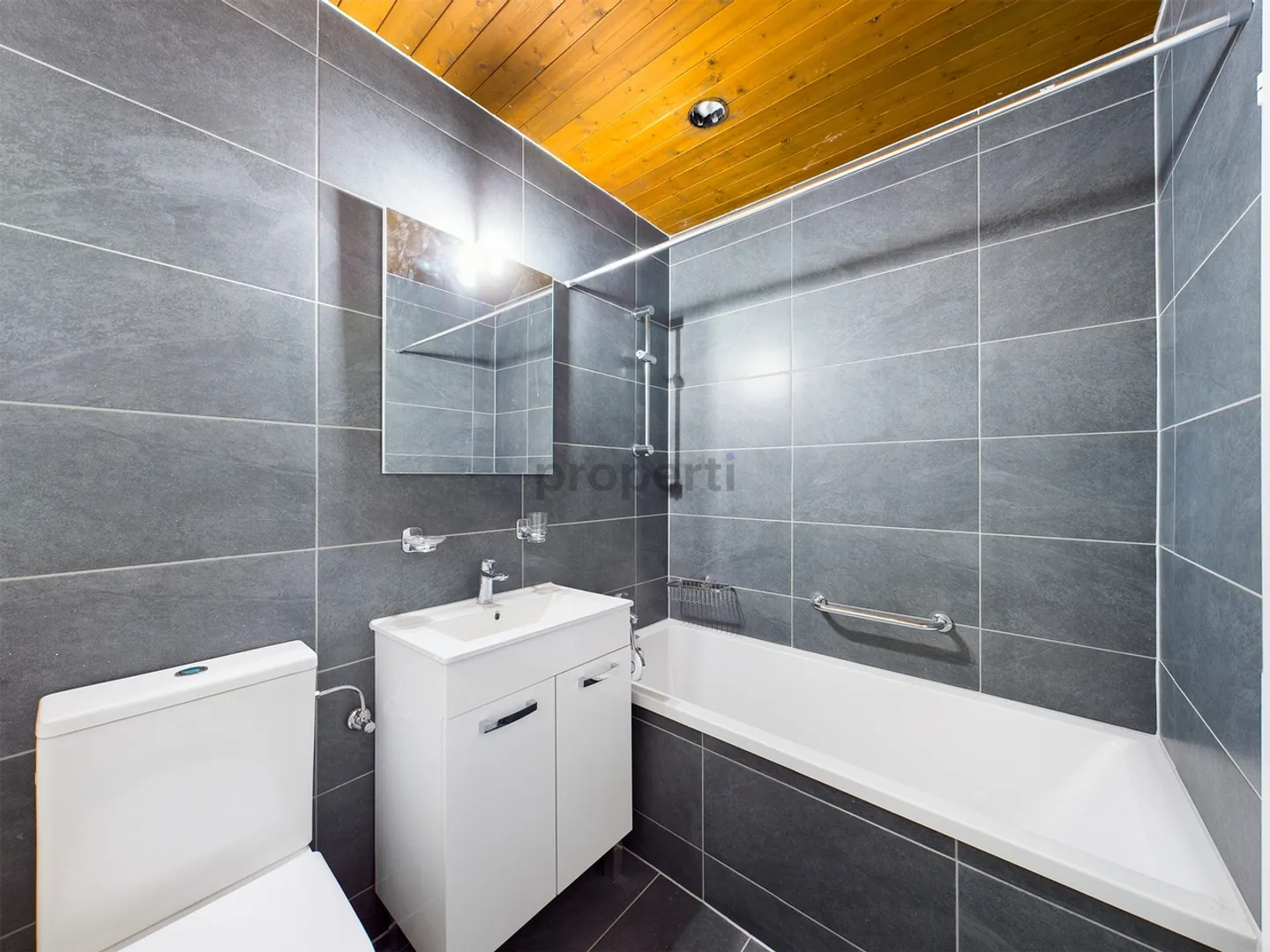 Camere luminose, cucina aperta e parcheggio incluso - Foto 6 di 7