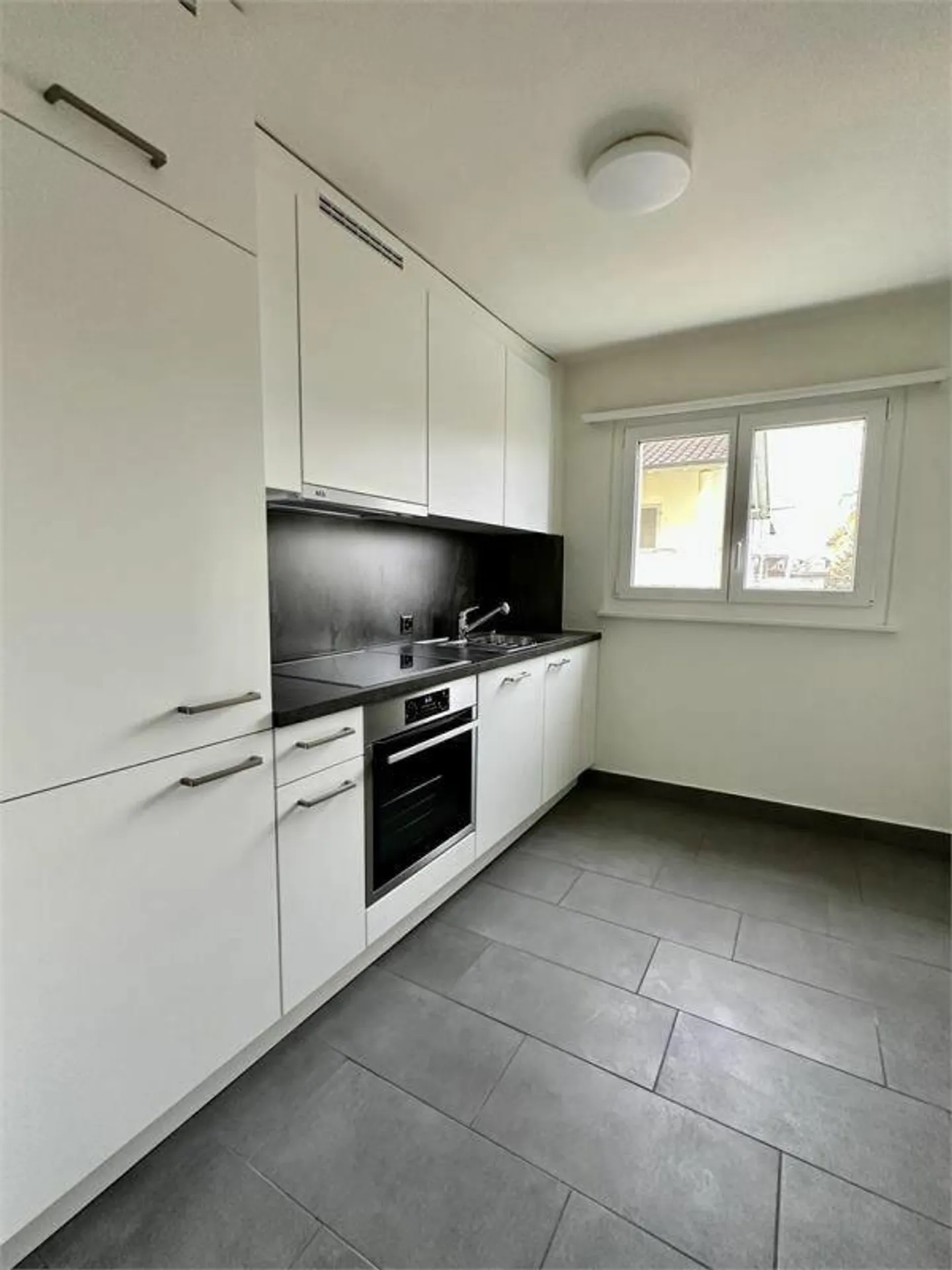 Modern 4.5 Room Apartment Close to the Center - Photo 5 of 7