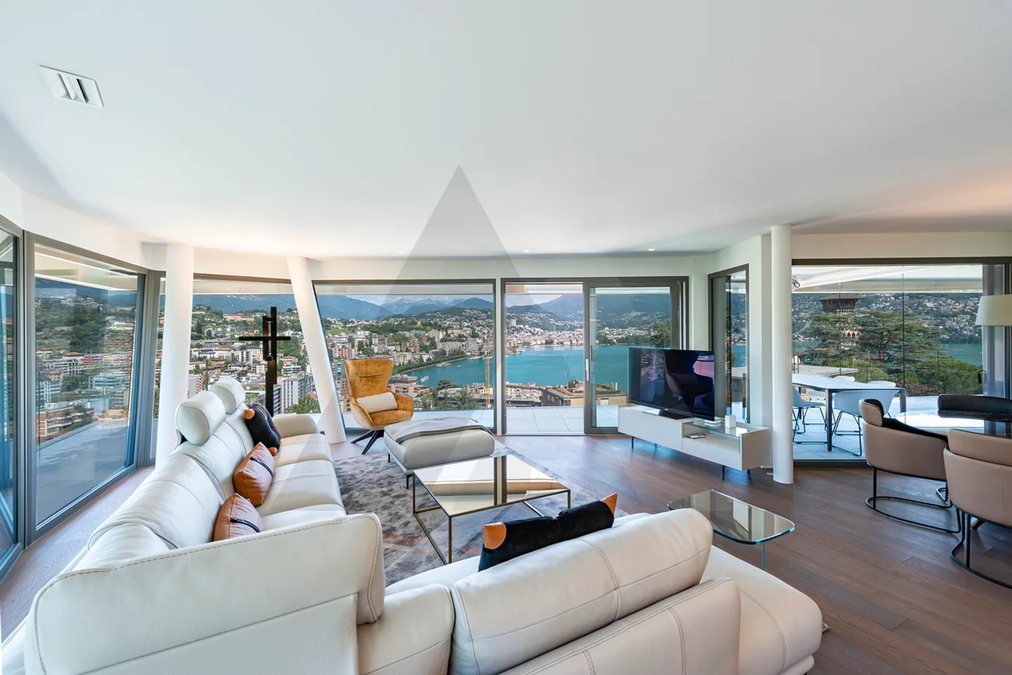 SEEANSICHT WOHNUNG IN EINEM MODERNEN WOHNKOMPLEX - Foto 2 von 16