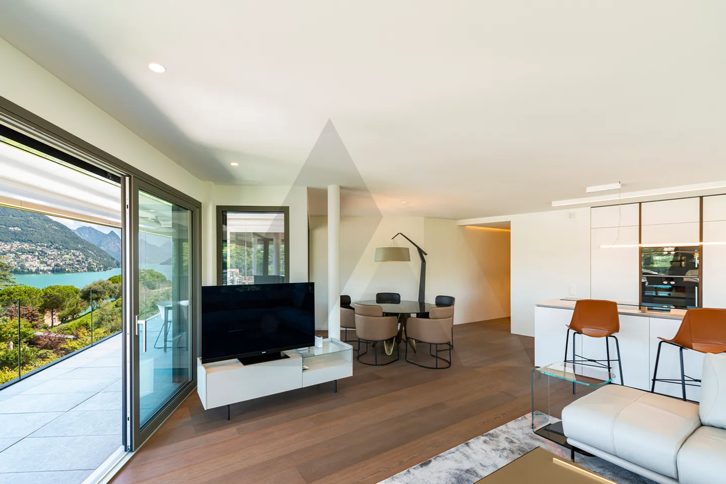 SEEANSICHT WOHNUNG IN EINEM MODERNEN WOHNKOMPLEX - Foto 5 von 16