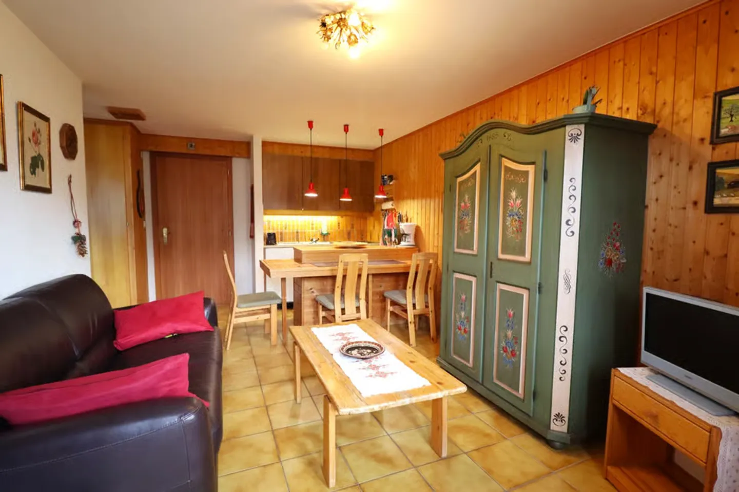 2-room apartment ideally located at the entrance of St-Luc - Photo 2 of 8