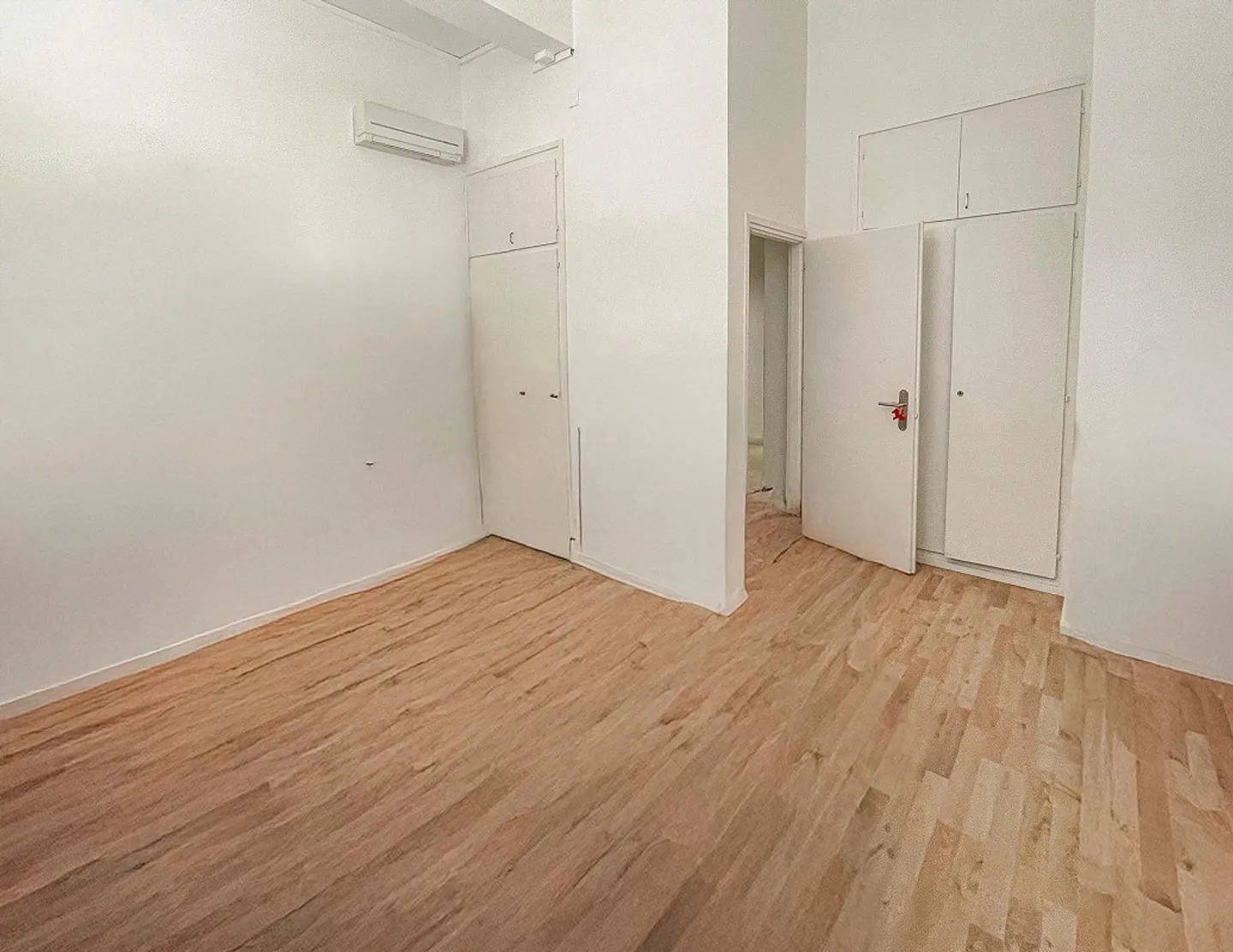 Spacious 4.5 room apartment in Lugano - Photo 5 of 9