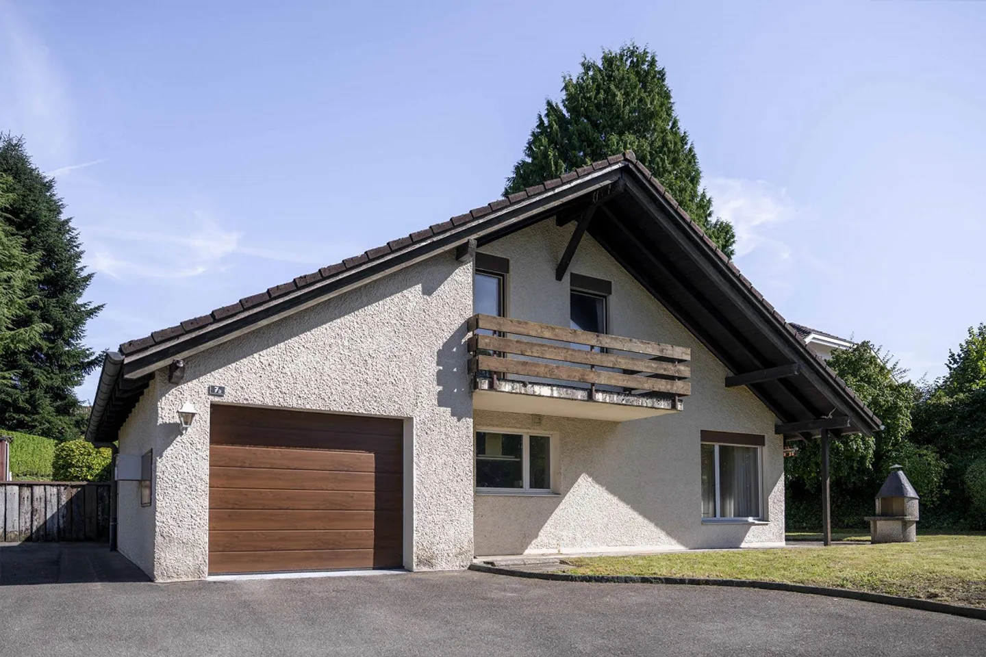 Single-family home in family neighborhood - Photo 2 of 15