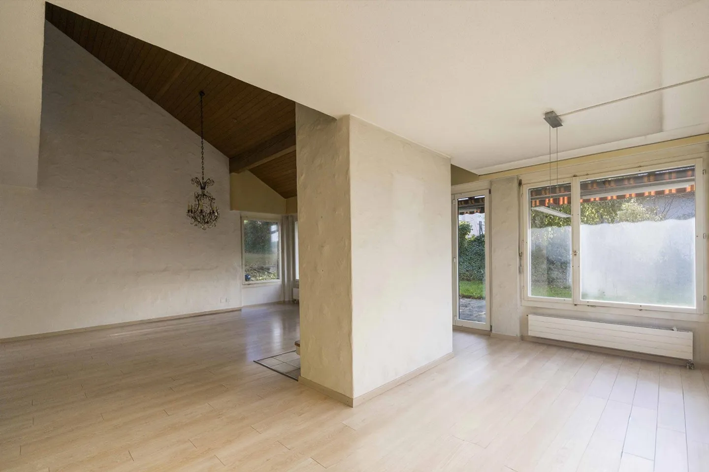 Single-family home in family neighborhood - Photo 7 of 15