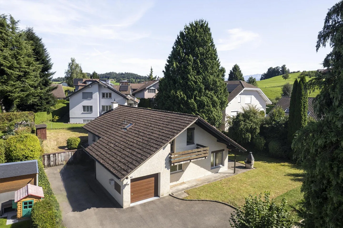 Single-family home in family neighborhood - Photo 3 of 15