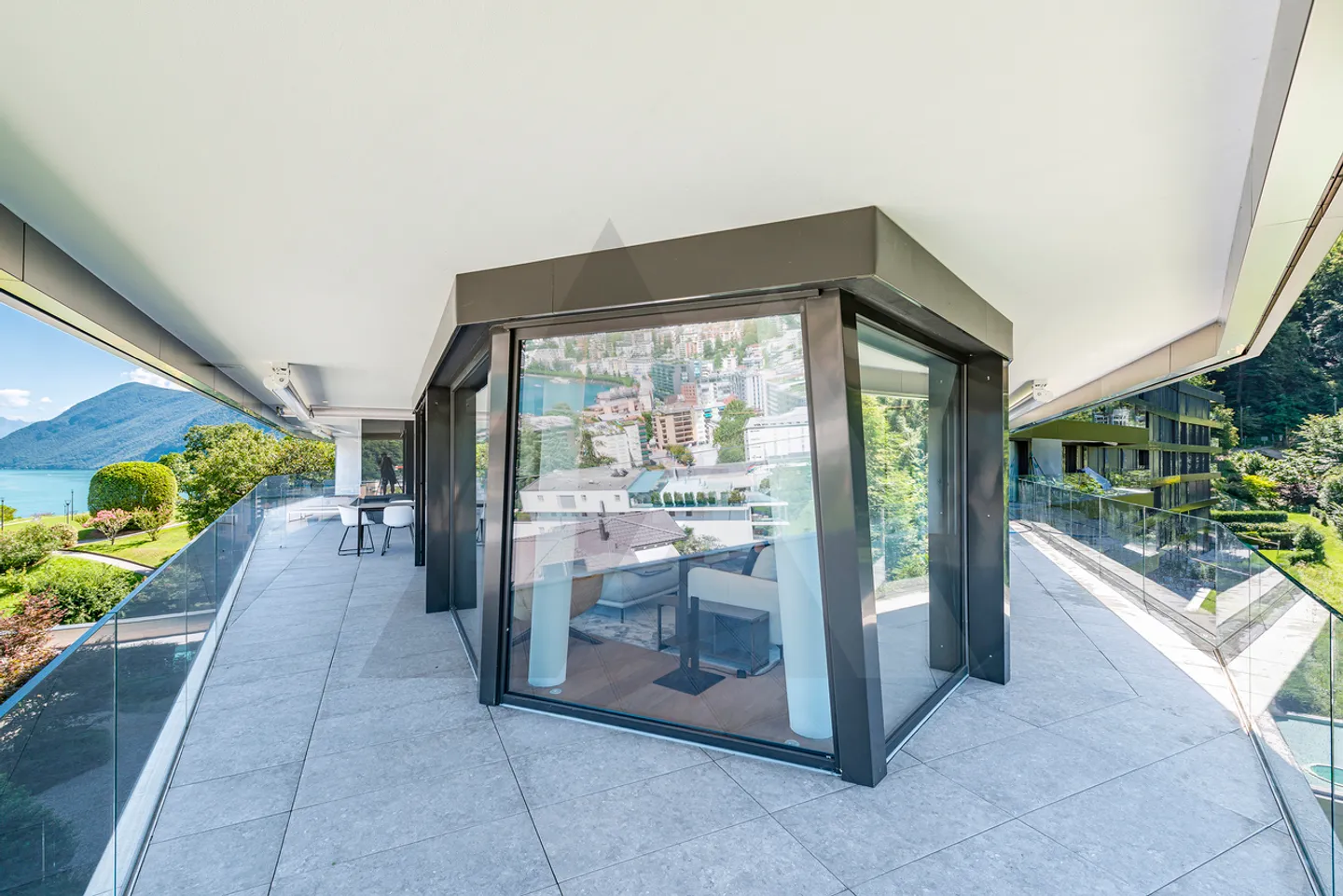 SEEANSICHT WOHNUNG IN EINEM MODERNEN WOHNKOMPLEX - Foto 13 von 16