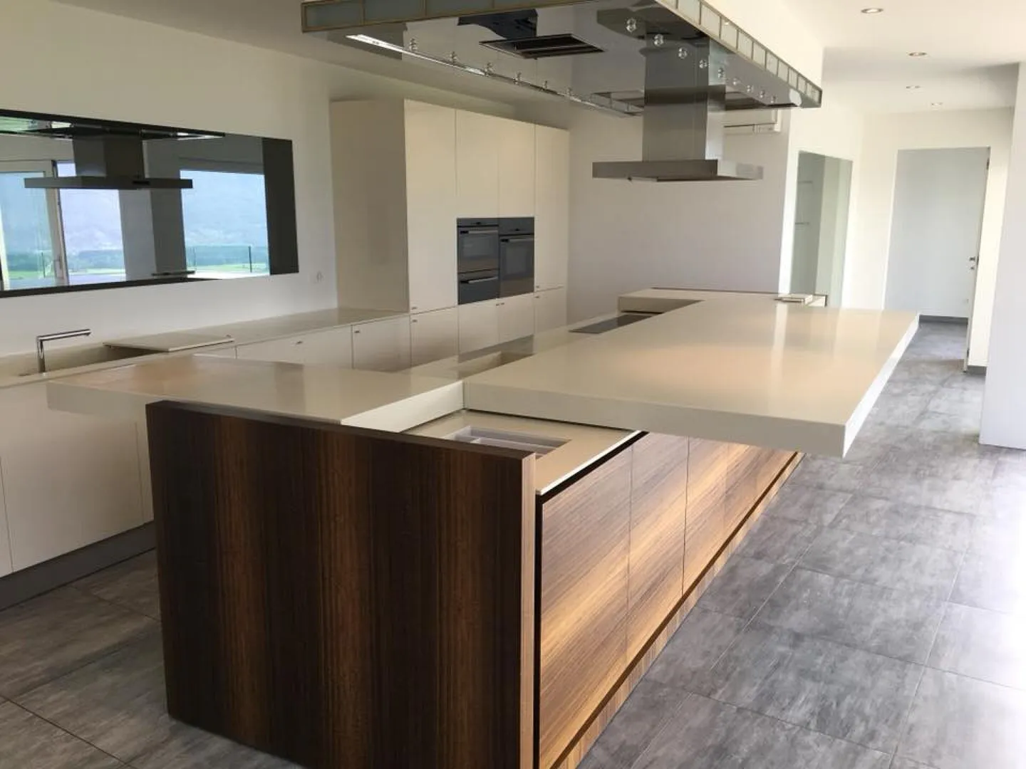 Beautiful 4.5-room penthouse with lake view in Gordola - Photo 2 of 13