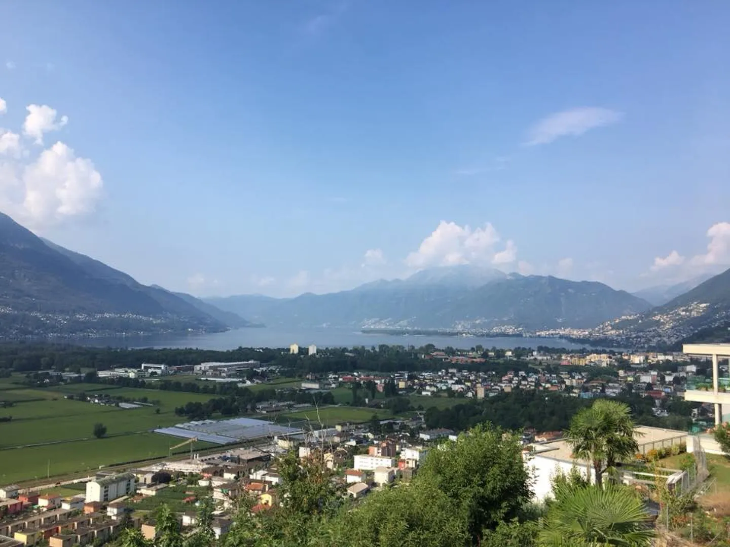 Beautiful 4.5-room penthouse with lake view in Gordola - Photo 4 of 13