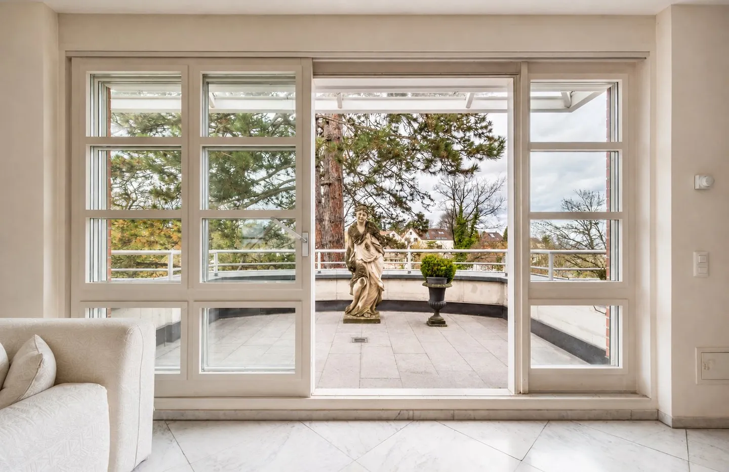 Appartement penthouse exclusif avec terrasses entourantes et vue panoramique sur Bâle - Photo 6 sur 11
