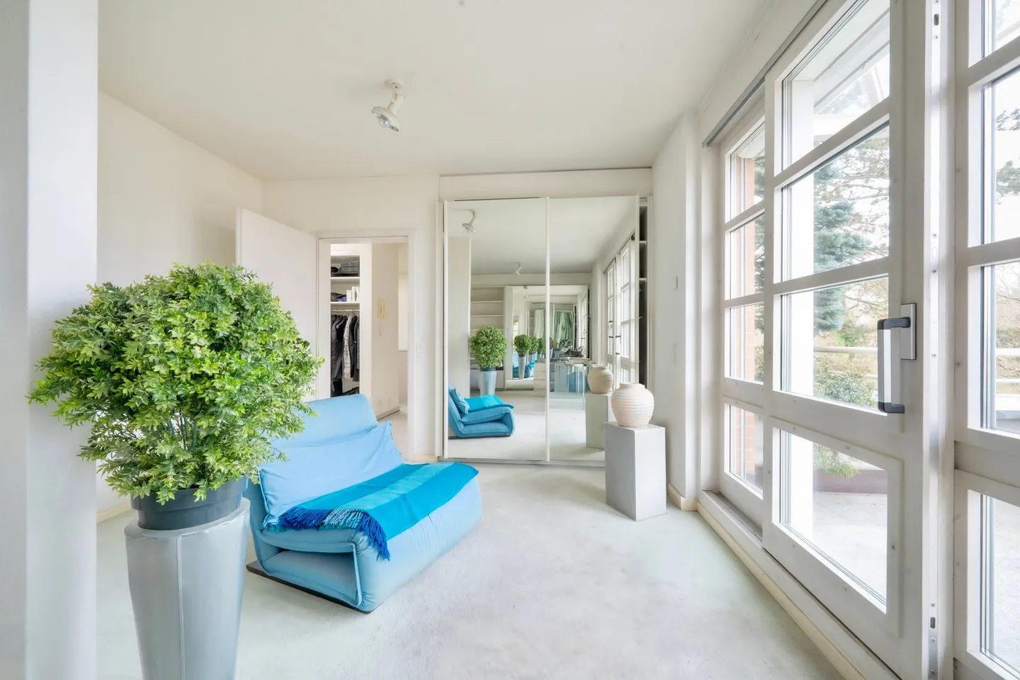 Appartement penthouse exclusif avec terrasses entourantes et vue panoramique sur Bâle - Photo 9 sur 11