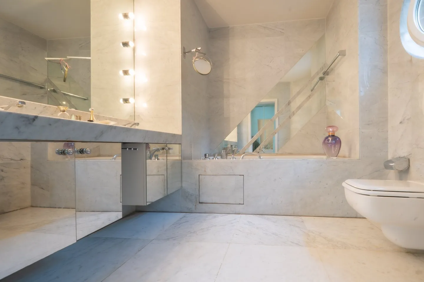 Appartement penthouse exclusif avec terrasses entourantes et vue panoramique sur Bâle - Photo 10 sur 11