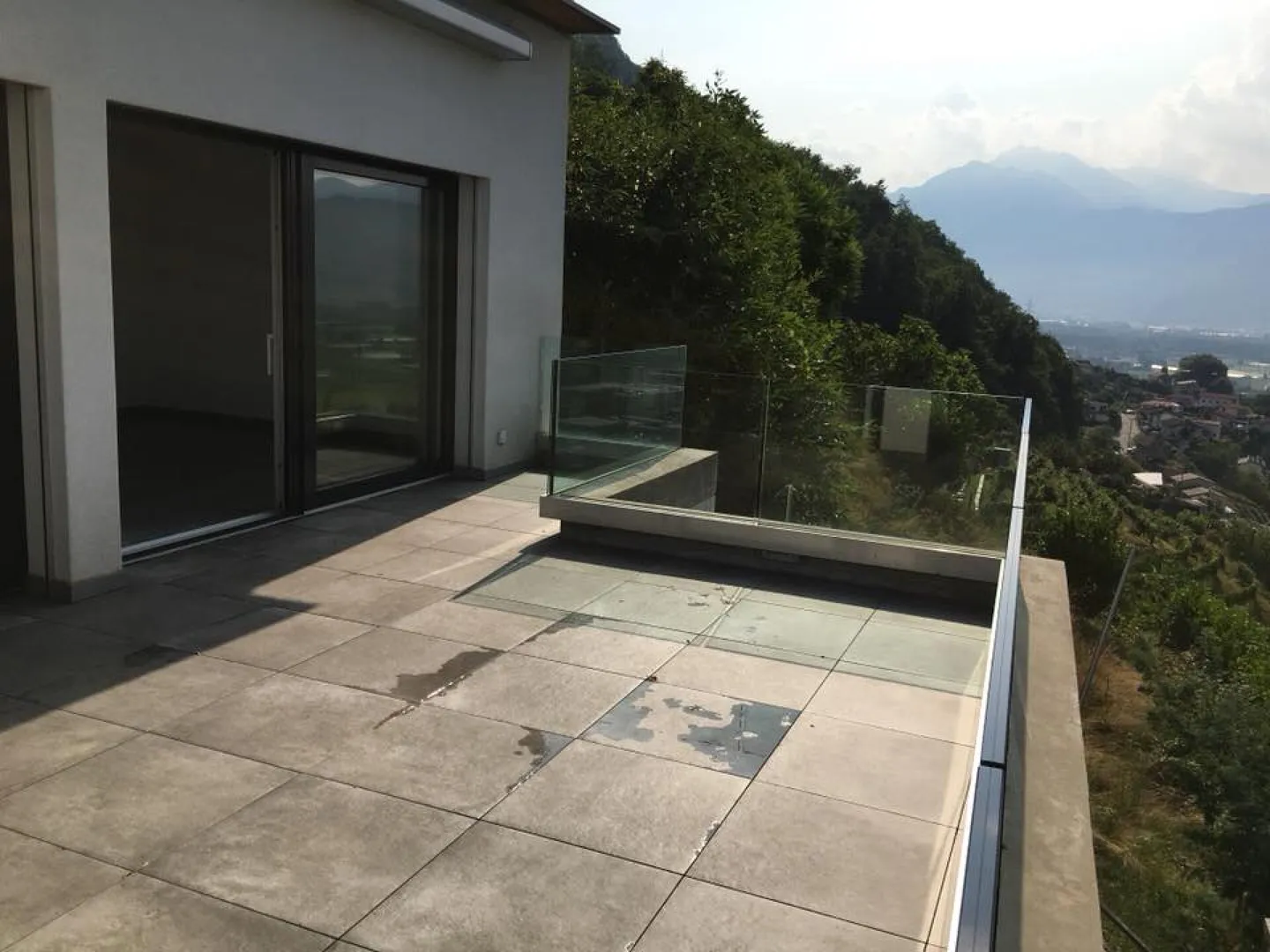 Beautiful 4.5-room penthouse with lake view in Gordola - Photo 8 of 13