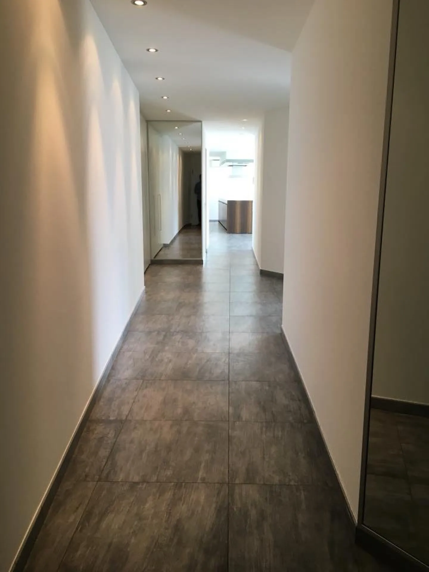 Beautiful 4.5-room penthouse with lake view in Gordola - Photo 11 of 13