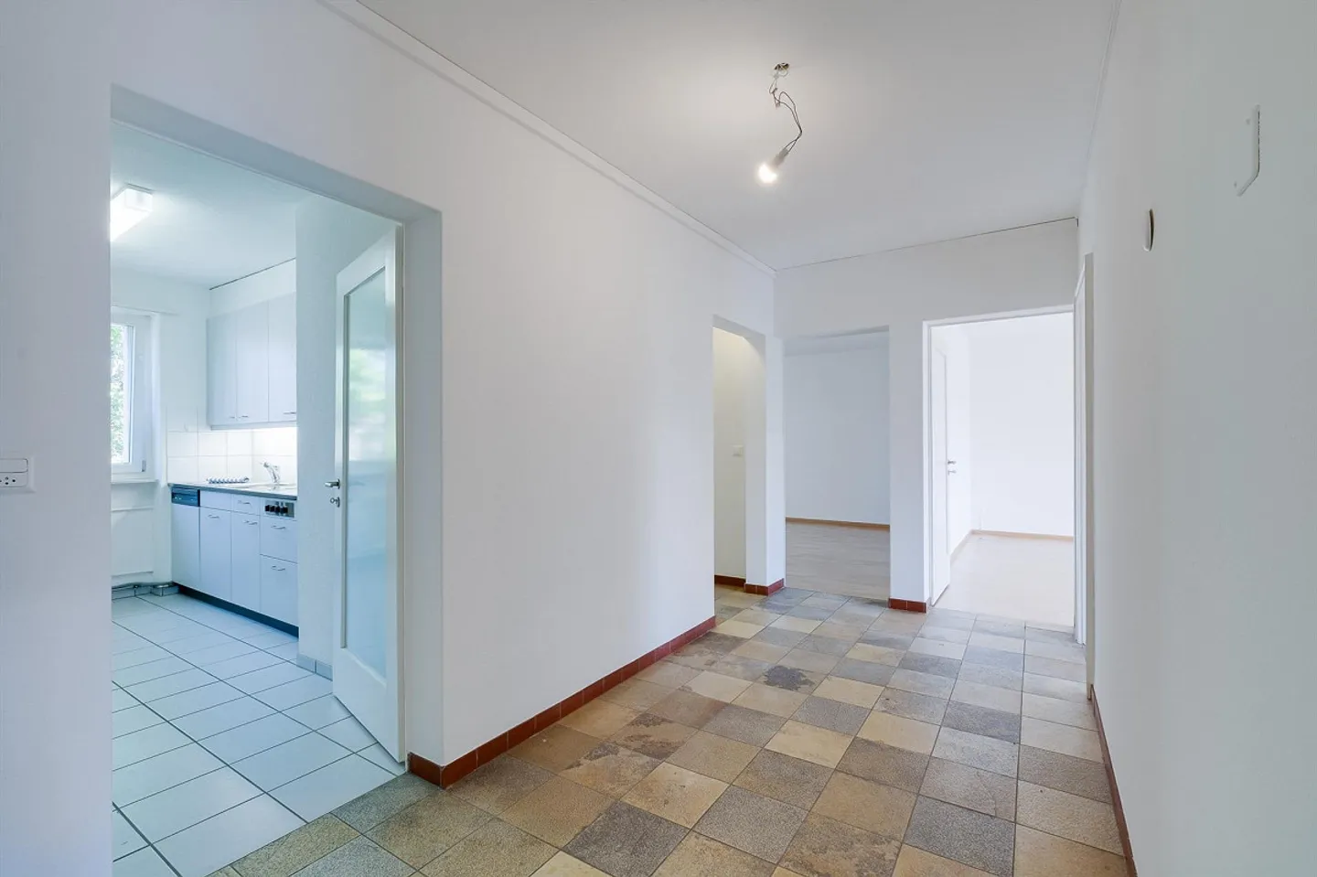 Modern Apartment with Balcony - Photo 2 of 8