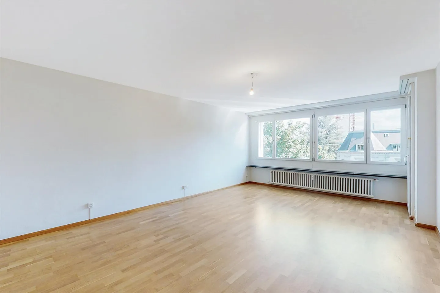 Modern Apartment with Balcony - Photo 4 of 8