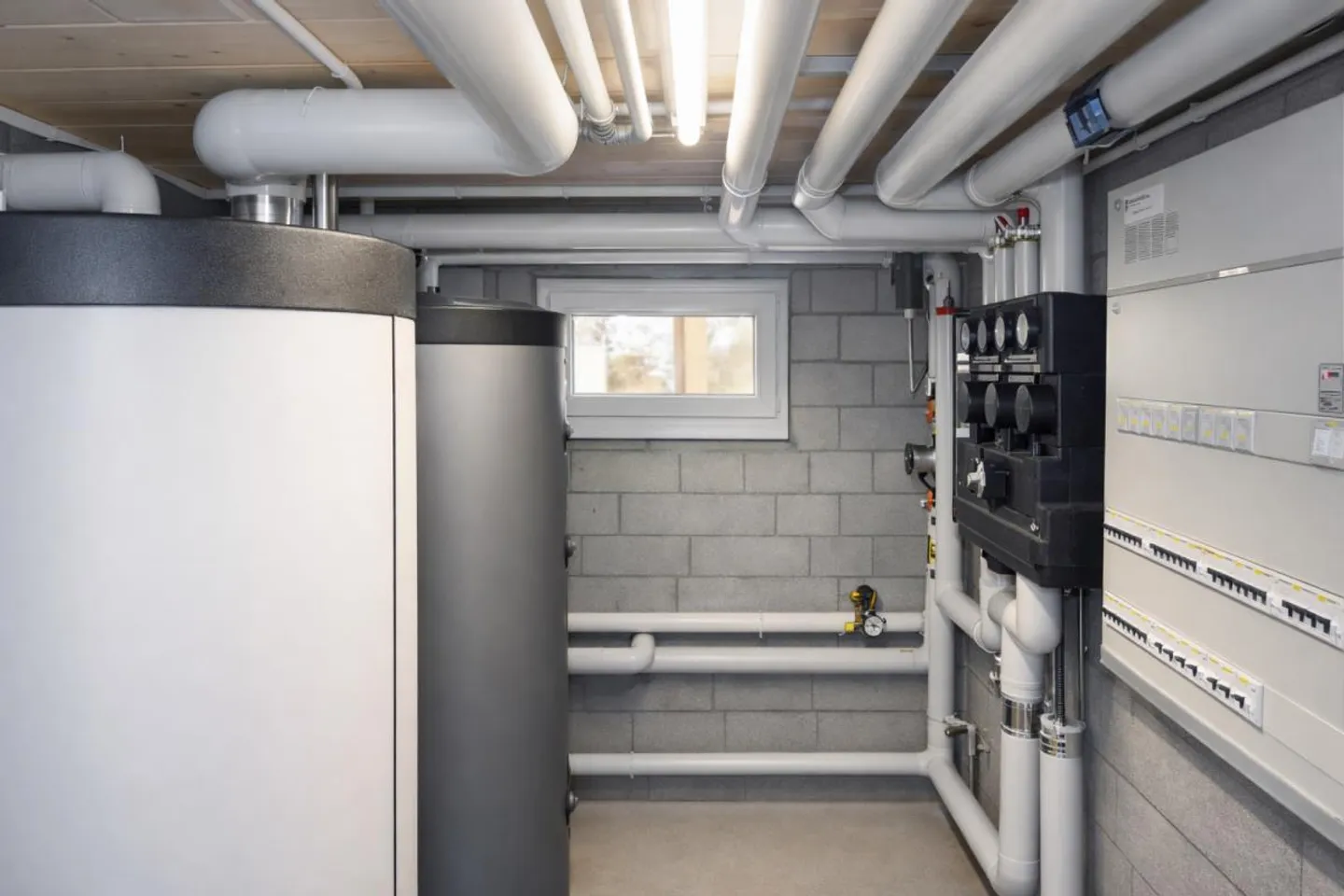 Charming rural property with residential and commercial spaces - Photo 17 of 21