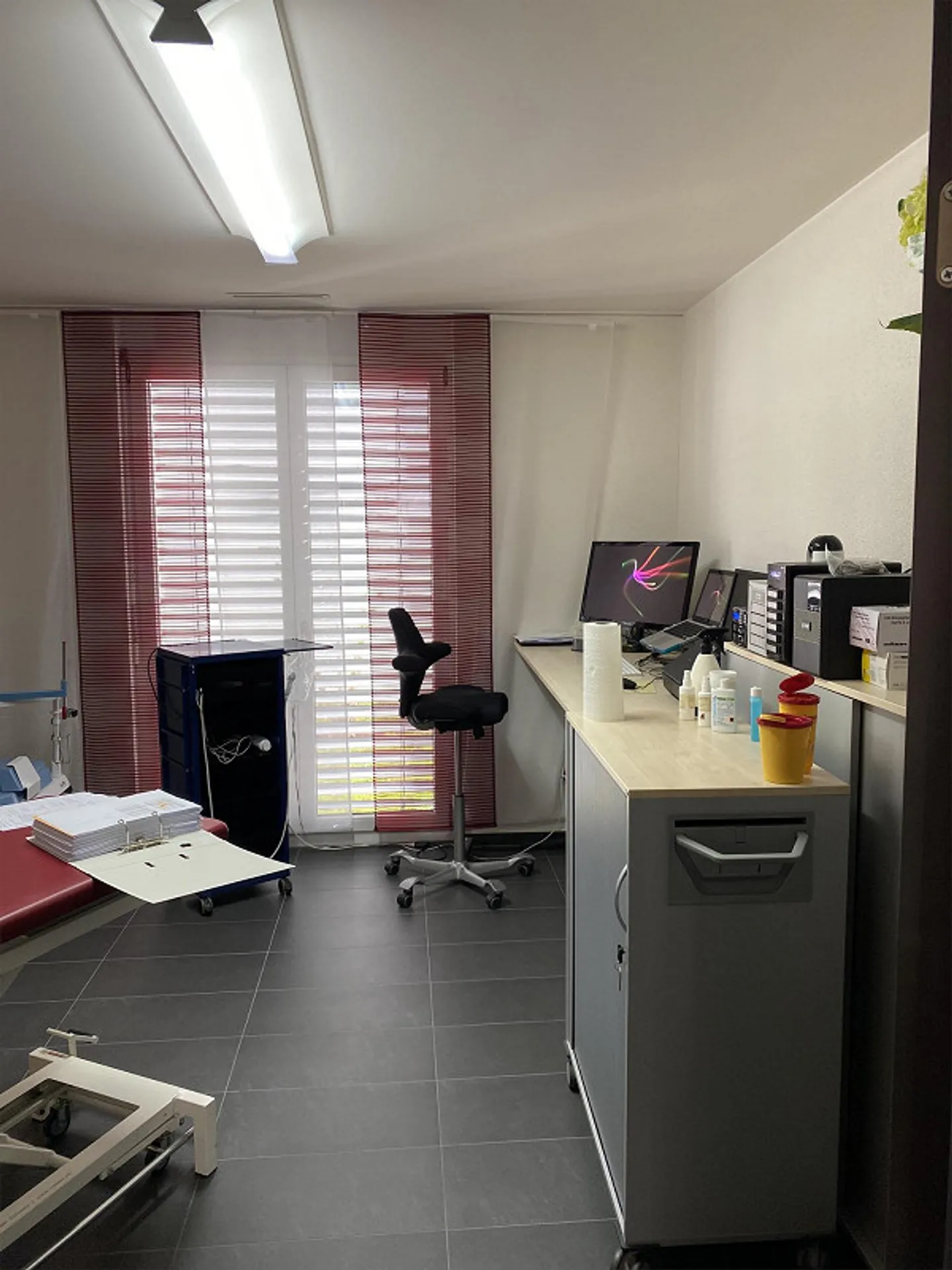 Practice rooms for shared use - Photo 7 of 8
