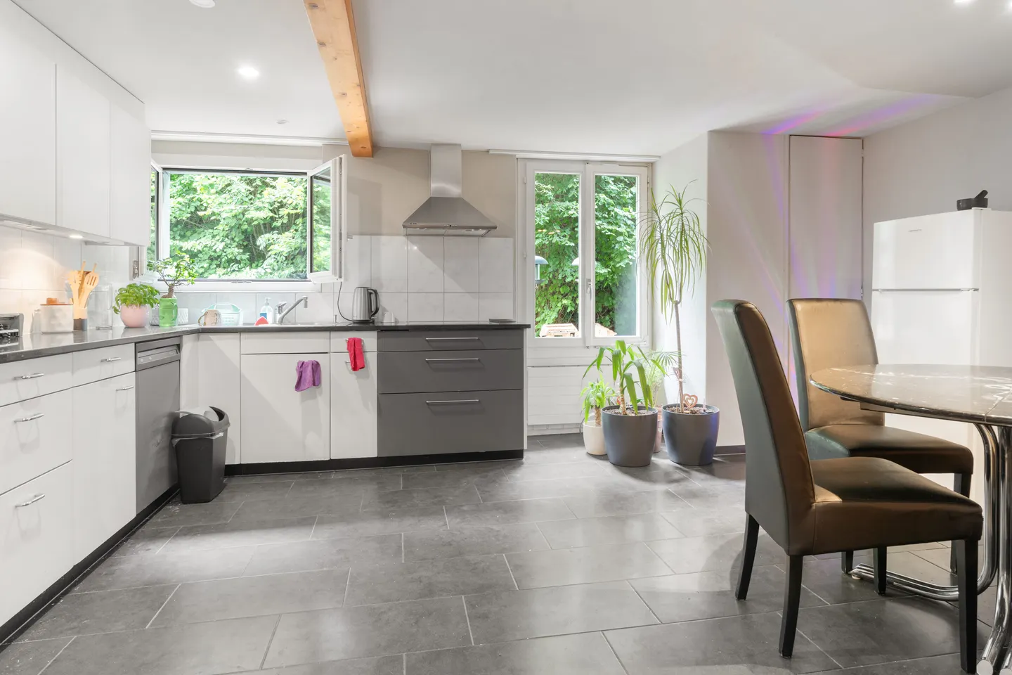 Versatile Commercial Property - Photo 3 of 6