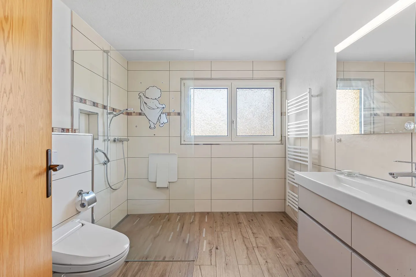 WELL LOCATED & FUNCTIONALLY DESIGNED - Photo 11 of 13