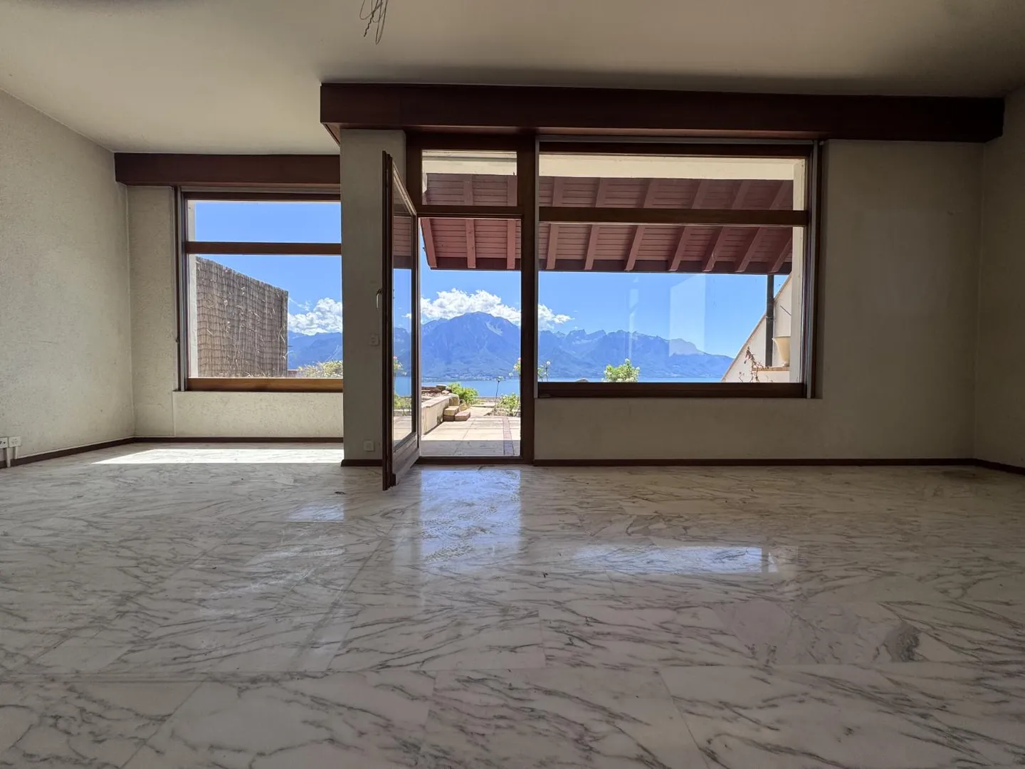 Villa Éblouissante avec Vue sur le Lac - Photo 7 sur 21