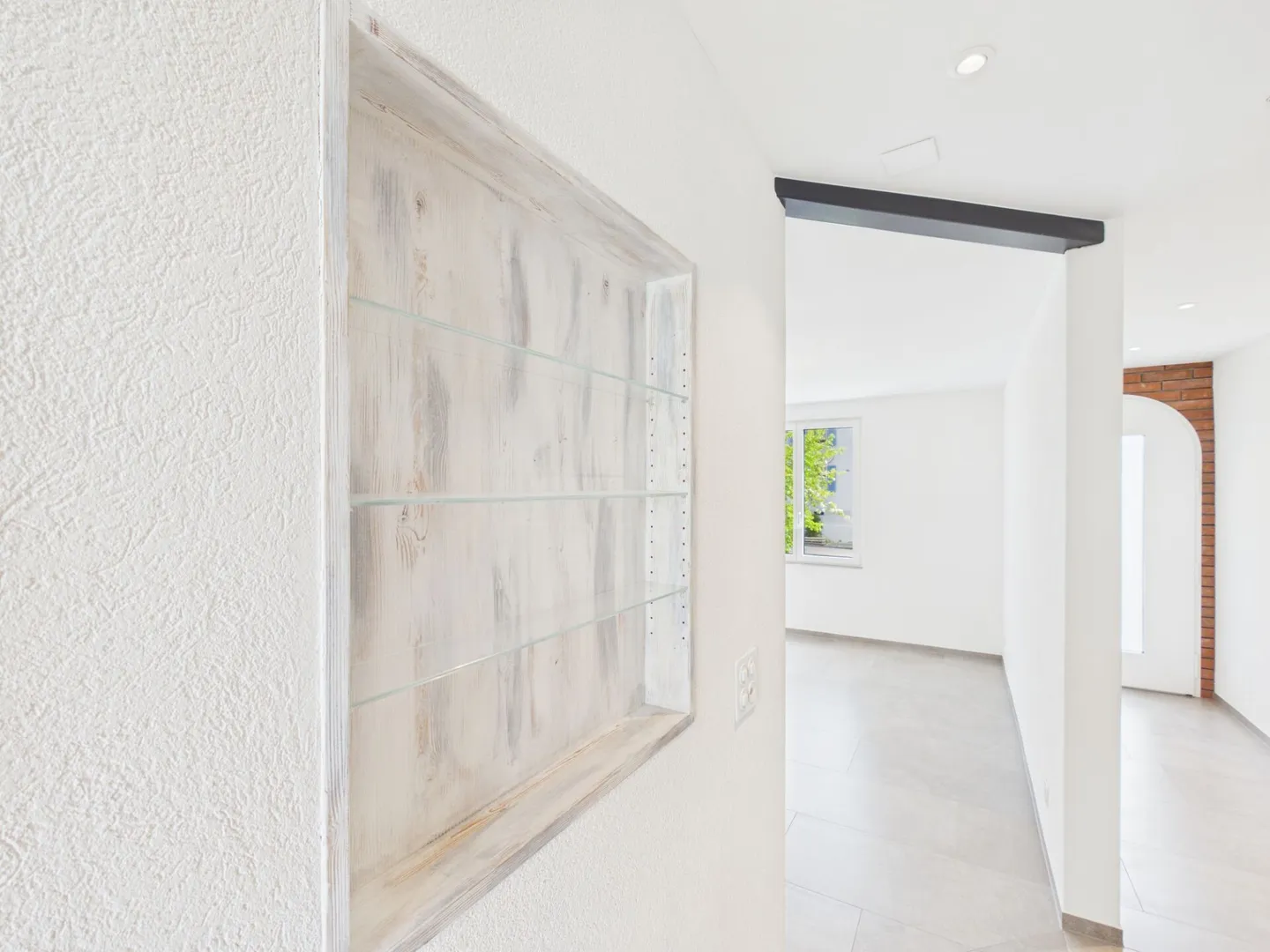 5.5-Room Single-Family House in a Central Location - Photo 4 of 9