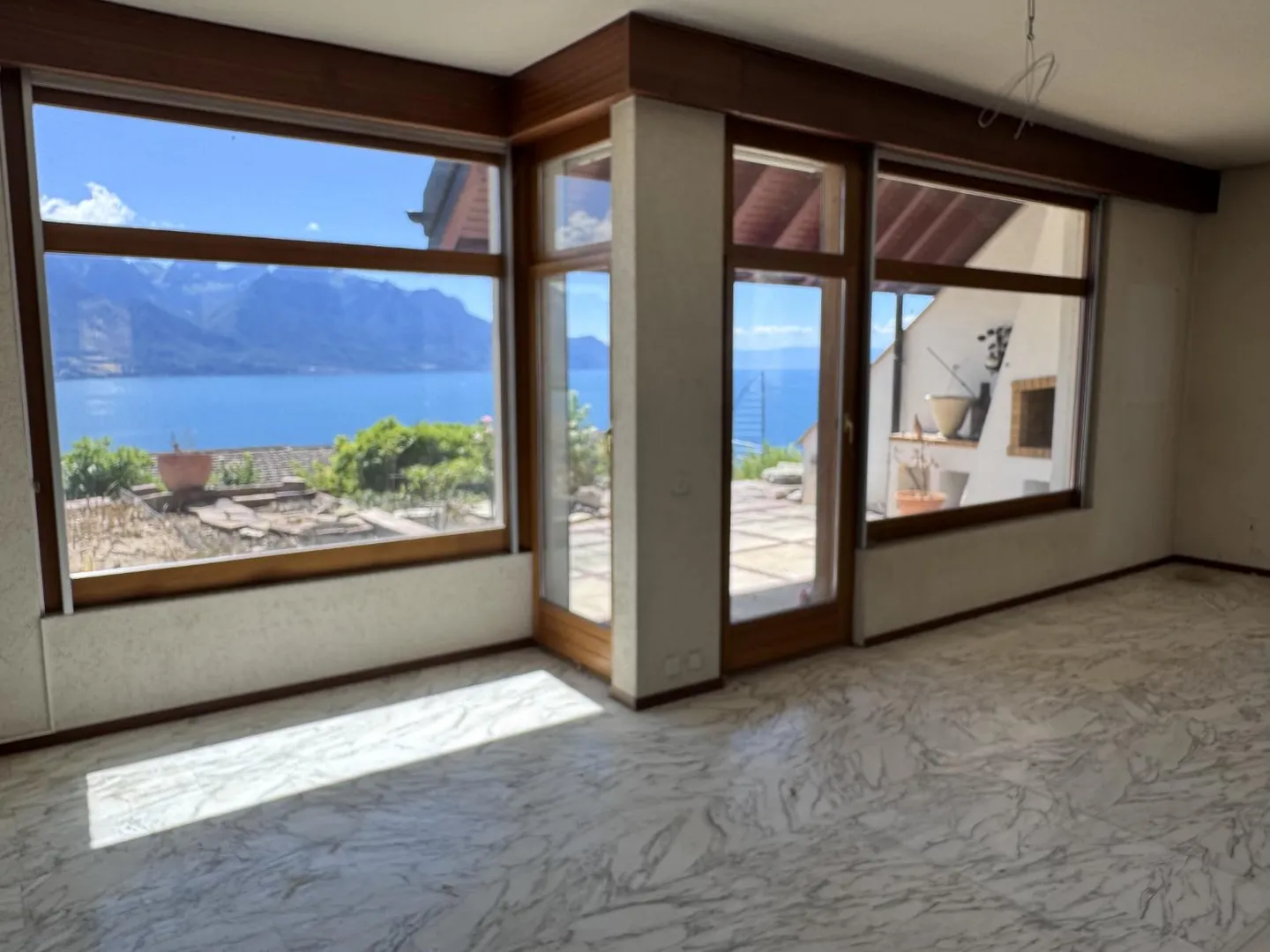 Villa Éblouissante avec Vue sur le Lac - Photo 10 sur 21