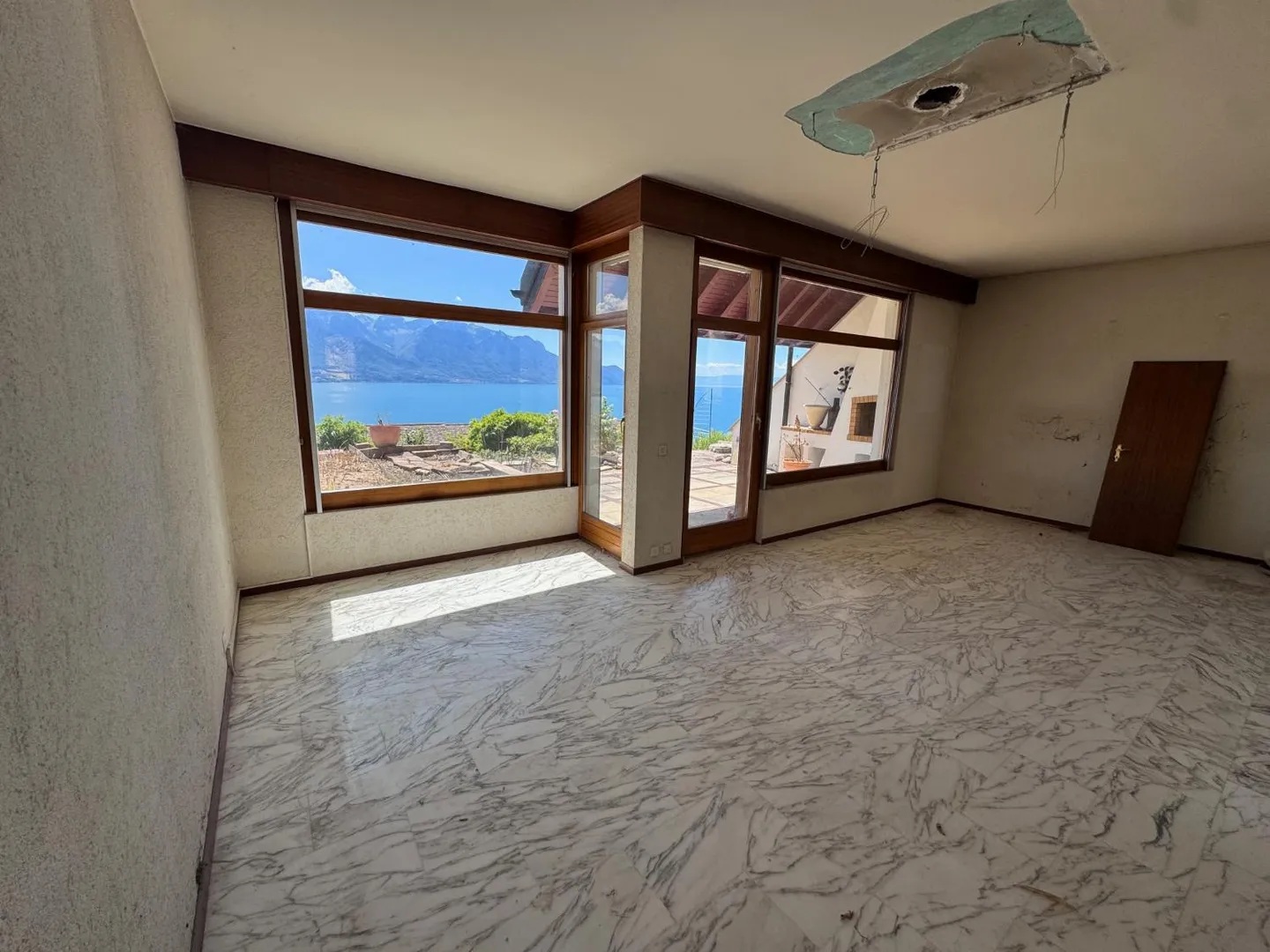 Villa Éblouissante avec Vue sur le Lac - Photo 11 sur 21