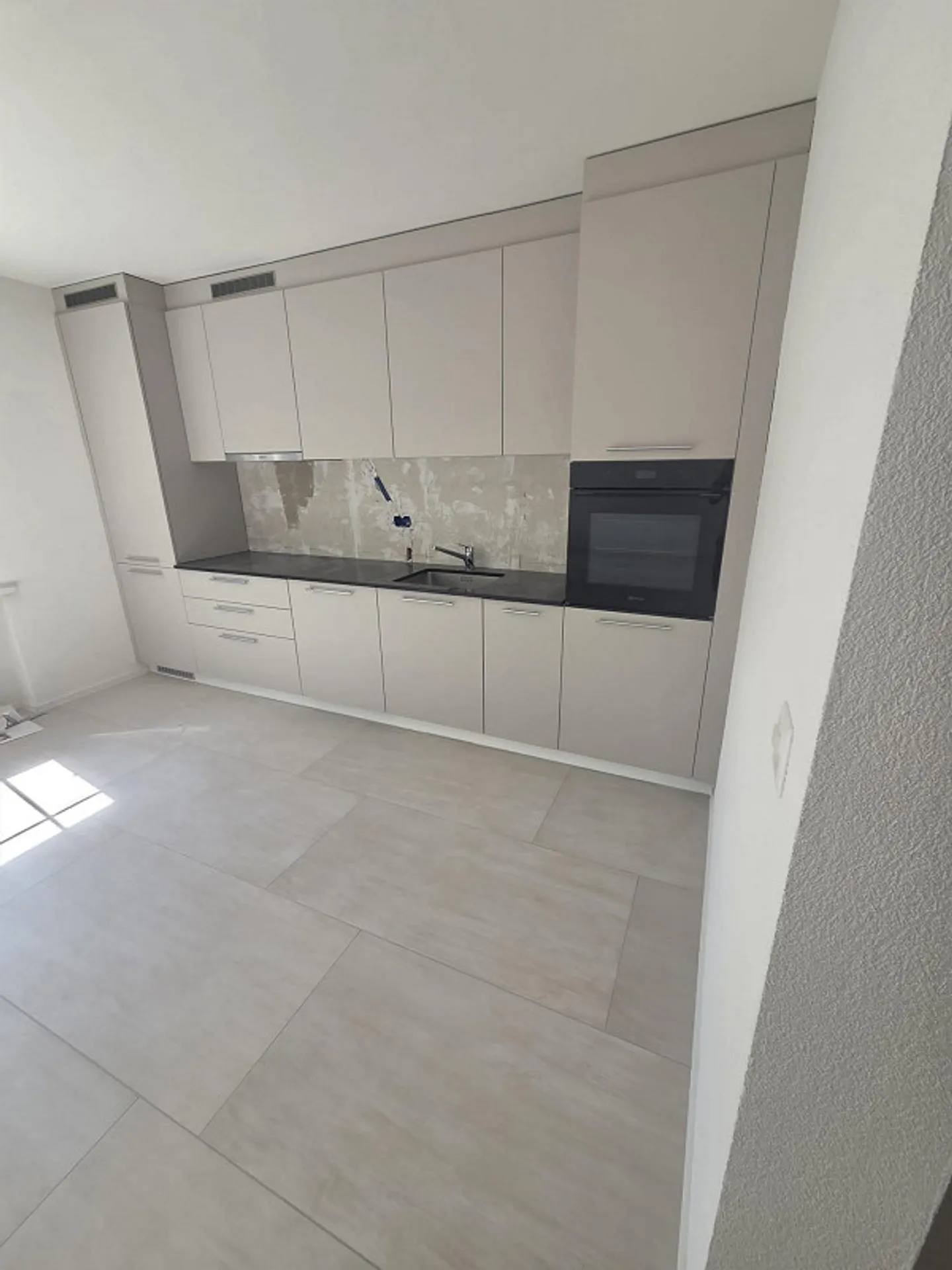 Two newly renovated 2.5-room apartments – modern living on Römerweg - Photo 1 of 8