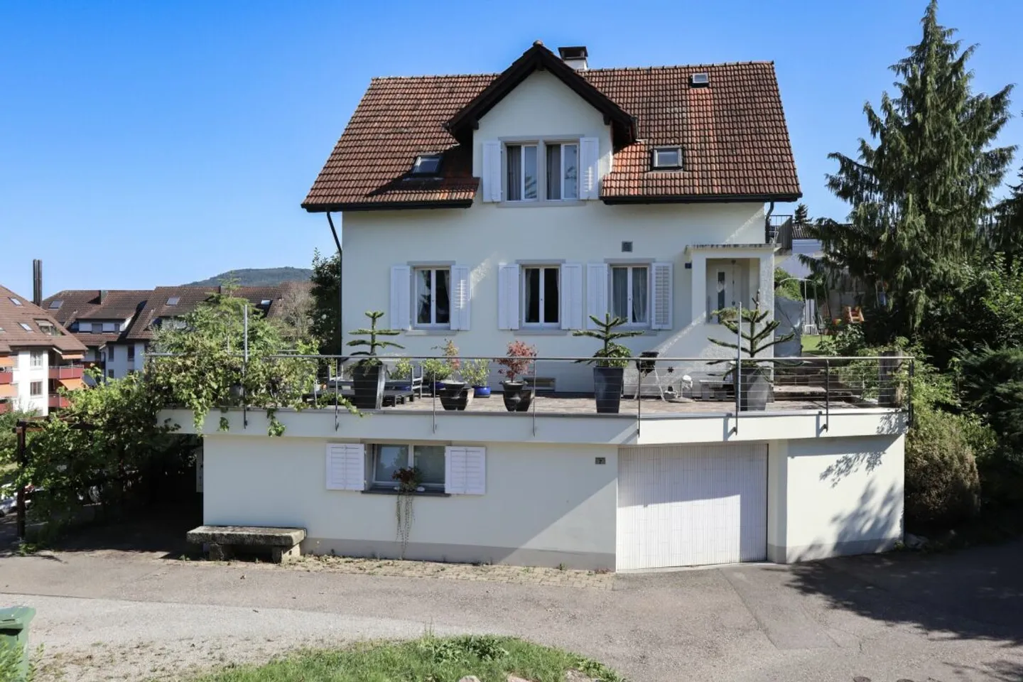 6 1/2 Zimmer-Einfamilienhaus mit kleiner Einliegerwohnung - Foto 2 von 14