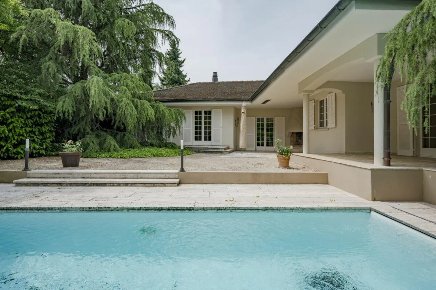 Charmante Villa mit Umschwung und viel Privatsphäre - Foto 1 von 14