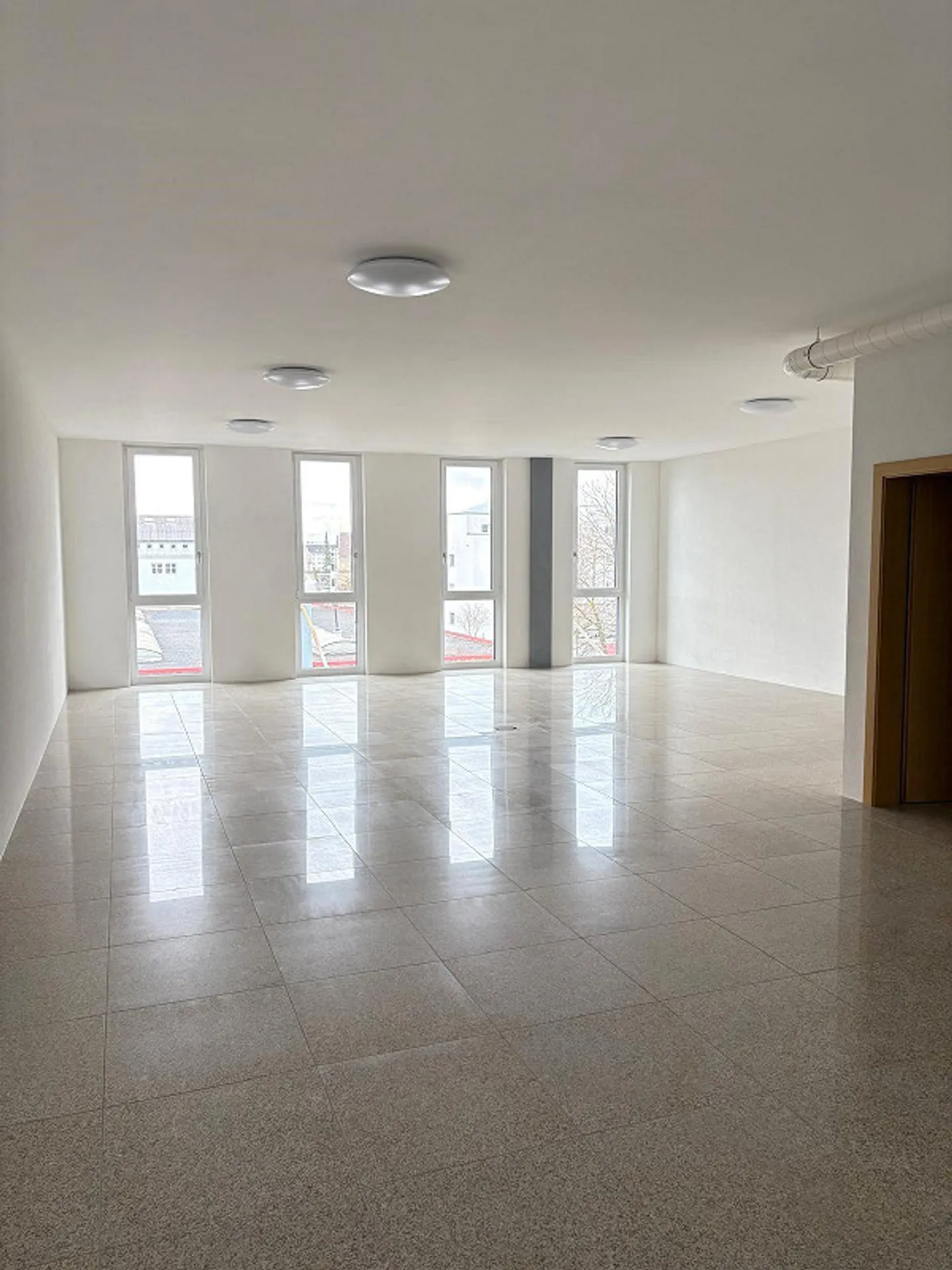 Noble Office - Photo 4 of 9