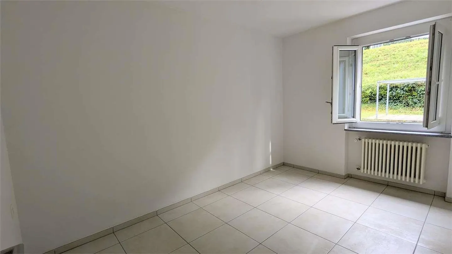 Bodio, bright 3.5-room apartment with large balcony - Photo 9 of 10