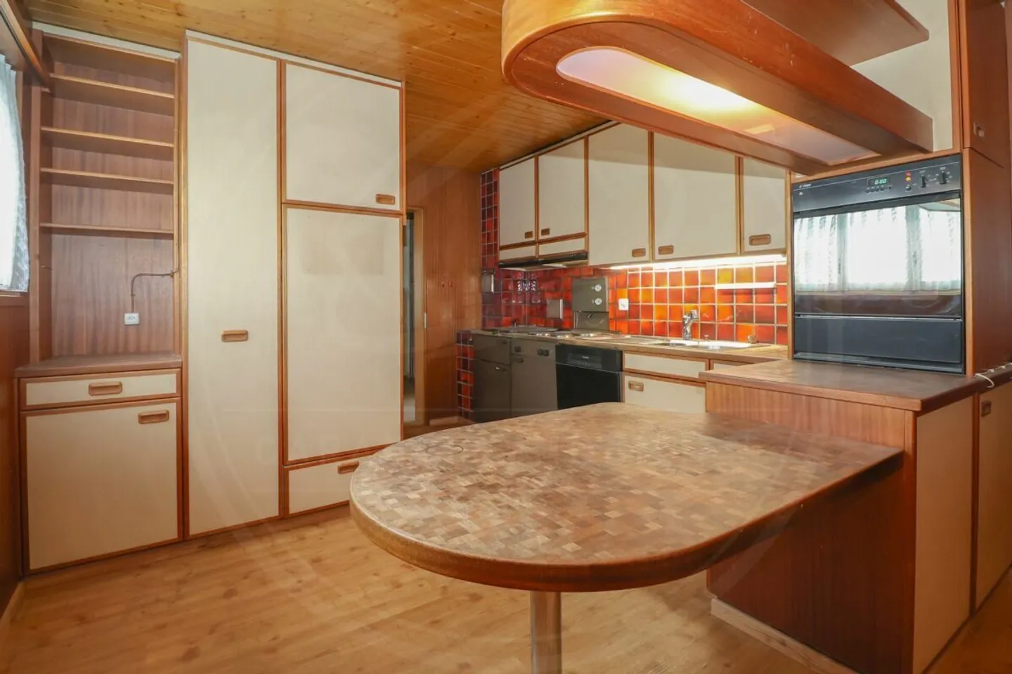 Casa unifamiliare con grande capannone a Schafisheim - proprietà ideale per investitori e artigiani - Foto 4 di 13