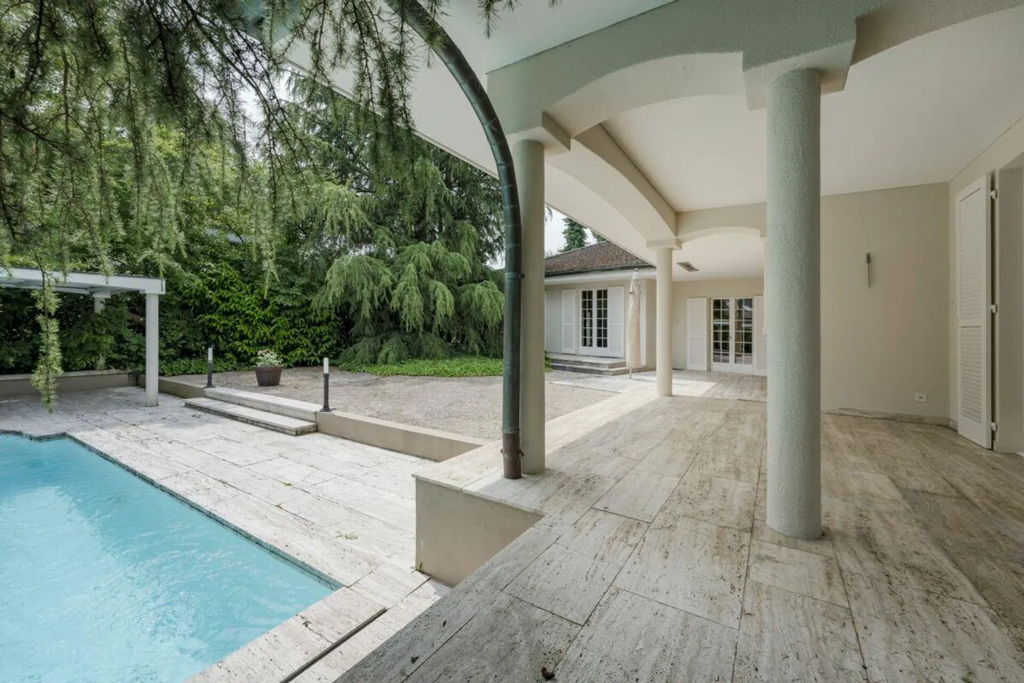 Charmante Villa mit Umschwung und viel Privatsphäre - Foto 4 von 14