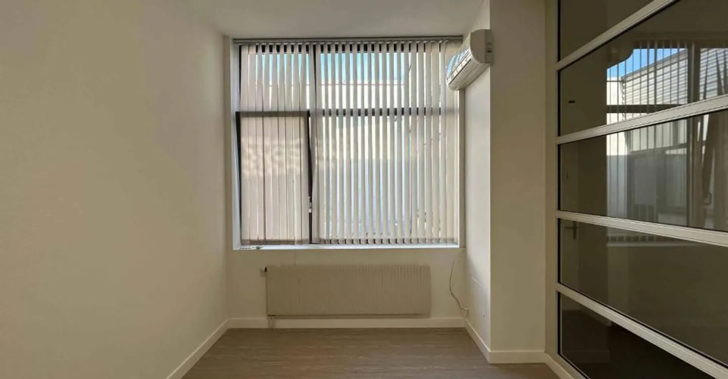 Renovierter Büroraum in Crissier - Foto 3 von 3