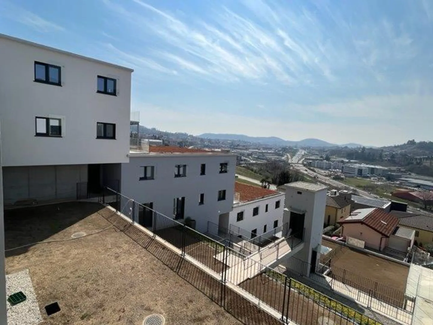 MENDRISIO: 3.5 LOC. NEU PANORAMISCH - Foto 2 von 12