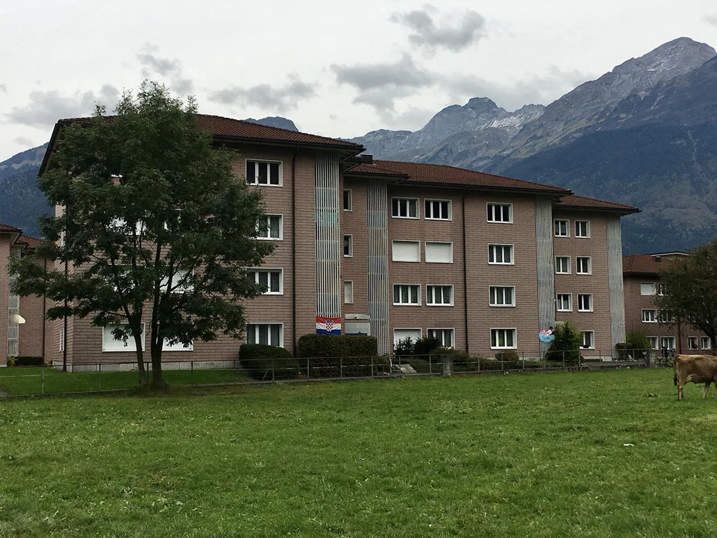 Affordable 5 1/2 room apartment 100m from the train station - Photo 1 of 13